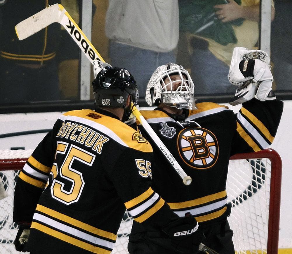 2011 NHL All-Star Game: Boston Bruins goalie Tim Thomas makes history with  third all-star win 
