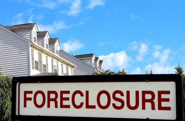 Banks, Attorneys General Reach $ Billion Foreclosure Agreement