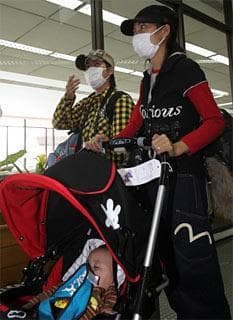 Airline passengers, some wearing face masks, arrive at the Ninoy Aquino International Airport  in the Philippines Monday April 27, 2009. (AP)