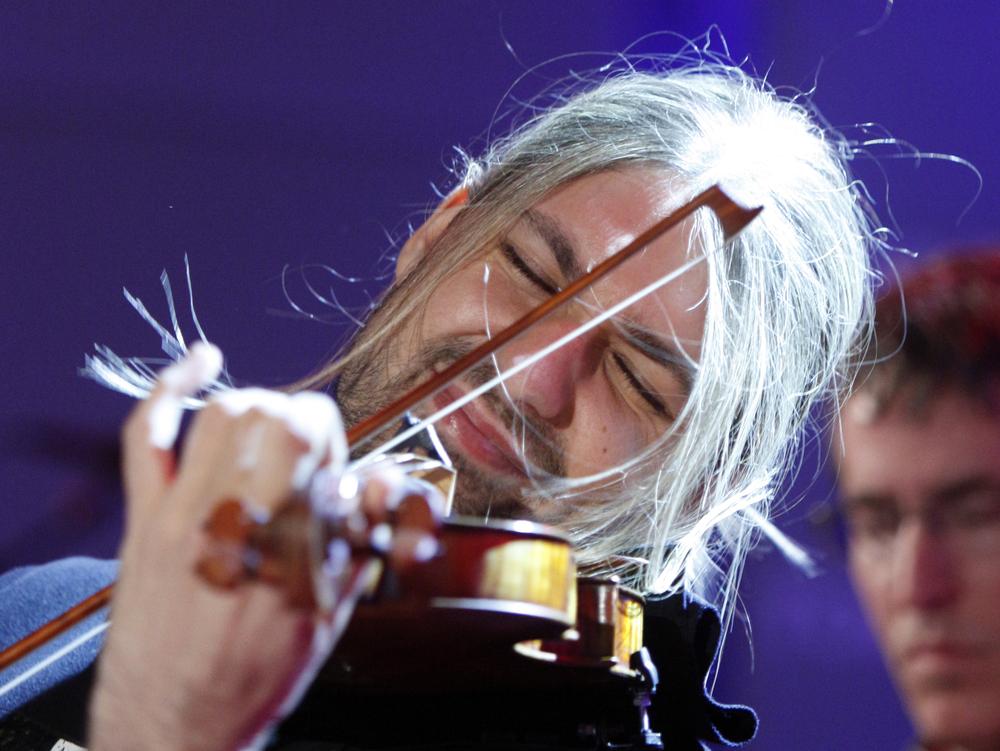 Violinist David Garrett performs on the NBC &quot;Today&quot; television program in New York Wednesday, June 3, 2009. (AP)