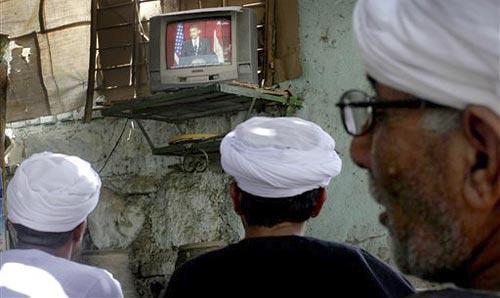 Egyptian villagers watch a live broadcast of the speech by President Barack Obama at Cairo University from a coffee shop in Qena, south Cairo, on June 4, 2009. (AP)