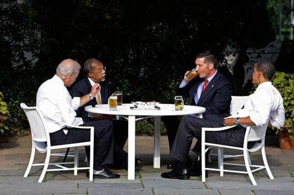 From right, counter-clockwise: President Barack Obama, Cambridge Police Sgt. James Crowley, Harvard scholar Henry Louis Gates Jr., and Vice President Joe Biden have a beer Thursday at the White House. (AP)