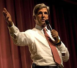 Sen. John Kerry speaks at the health care town hall at Somerville High School. (Jess Bidgood/WBUR)