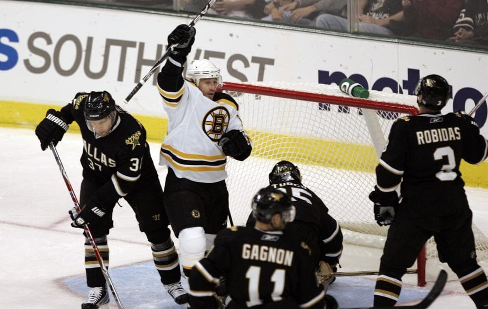 Boston Bruins&#039; Michael Ryder, second from left, celebrates a goal during the first period against the Dallas Stars on Friday, in Dallas. (AP Photo/Mike Fuentes)