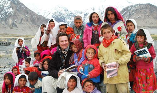 Greg Mortenson with Sitara &quot;Star&quot; Schoolchildren. Afghanistan.  (Central Asia Institute/ikat.org)