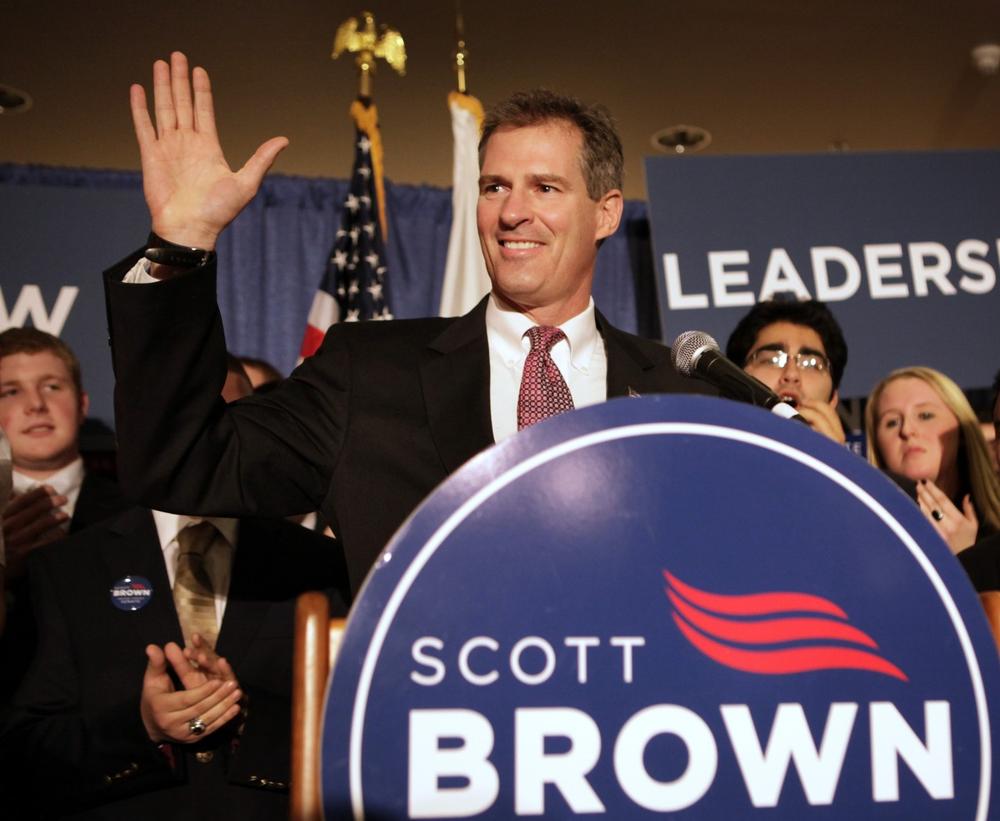 State Sen. Scott Brown thanks the crowd following his victory. (AP)