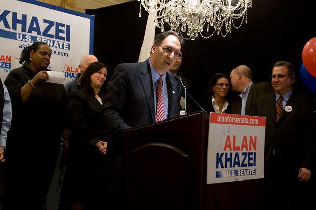 Alan Khazei conceded defeated before supporters Tuesday night. (Jess Bidgood for WBUR)