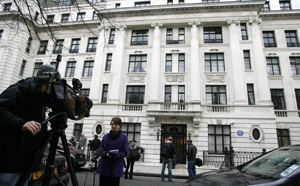 Members of the media gather in front of the building where police searched a flat in  Mansfield Street central London, Saturday. The search was  reportedly in connection with the attempted terrorist attack on a Northwestern Airline flight as it prepared to land in Detroit on Friday. (AP Photo/Akira Suemori)