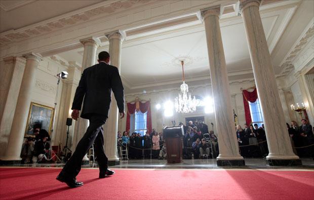 On Jan. 5, President Obama walks towards the podium to speak about plans to thwart future terrorist attacks. (AP)