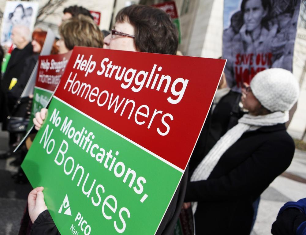 Groups of homeowners attend a news conference on home foreclosures on Dec. 14, 2009, near the Treasury Department in Washington. (AP)