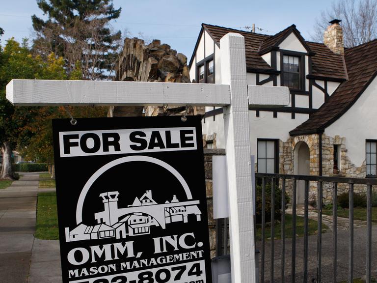 Sales of previously occupied homes fell 16.7 percent in December, missing analysts' expectations. (AP)