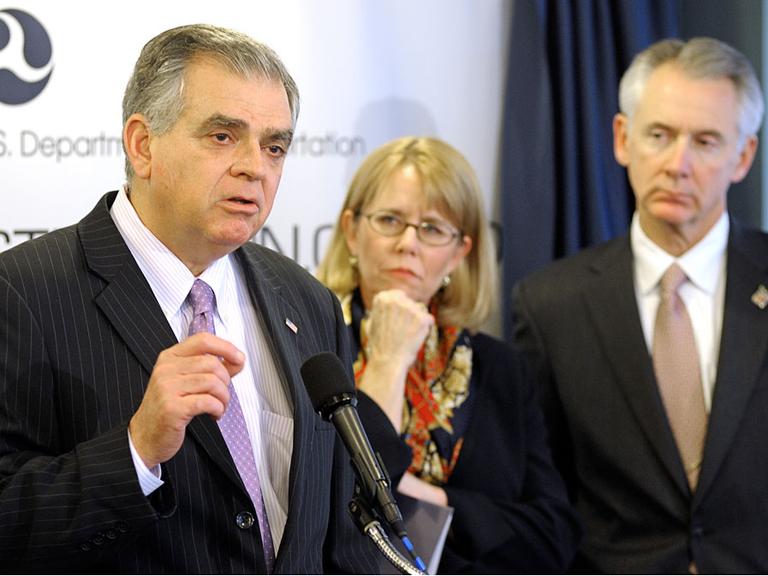Transportation Secretary Ray LaHood announces a federal ban on texting for commercial truck drivers. (AP)