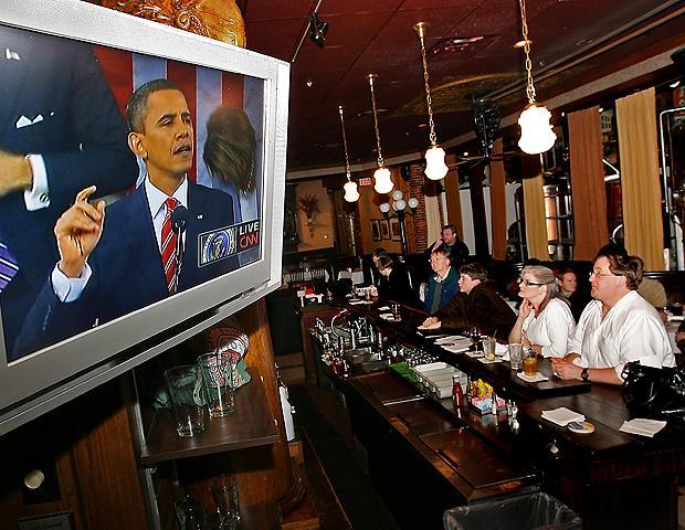 Members of the New Hampshire Young Democrats watch President Obama give his State of the Union address at Martha&#39;s Exchange in Nashua, N.H. on Wednesday. (AP)