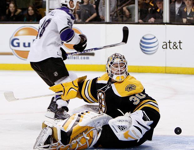 Boston Bruins goalie Tim Thomas looks behind him as the puck comes back out of the net after Los Angeles Kings' Jarret Stoll, rear, scored the winning shootout goal during their 3-2 win in a NHL hockey game in Boston Saturday, Jan. 30, 2010. (AP)