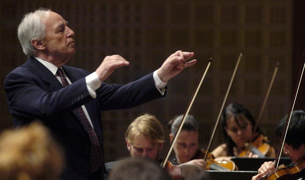 Pierre Boulez conducts the Lucerne Festival Acadamy Orchestra  in Lucerne, Switzerland,  in 2006. (KEYSTONE/Sigi Tischler)