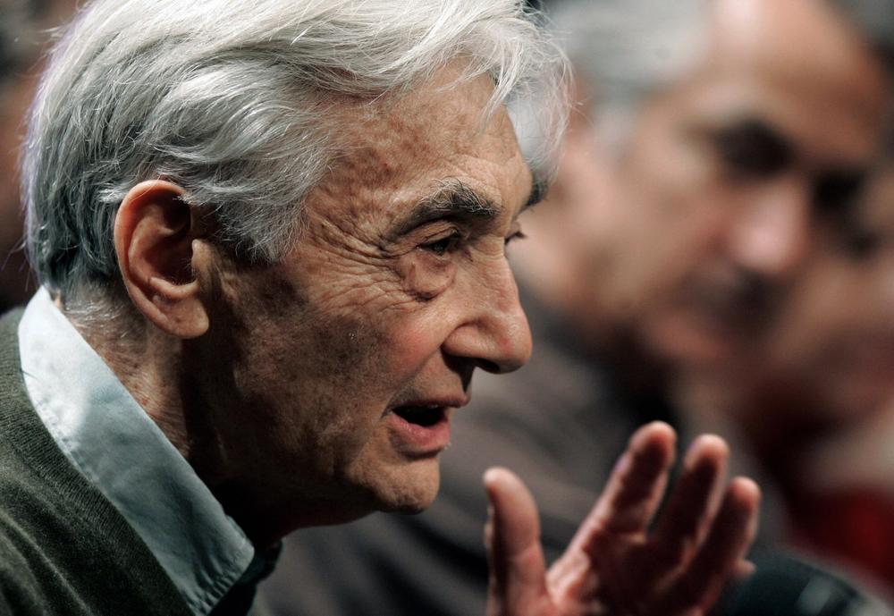 Howard Zinn takes part in a panel discussion at Emerson College in Boston in January 2008. (AP)