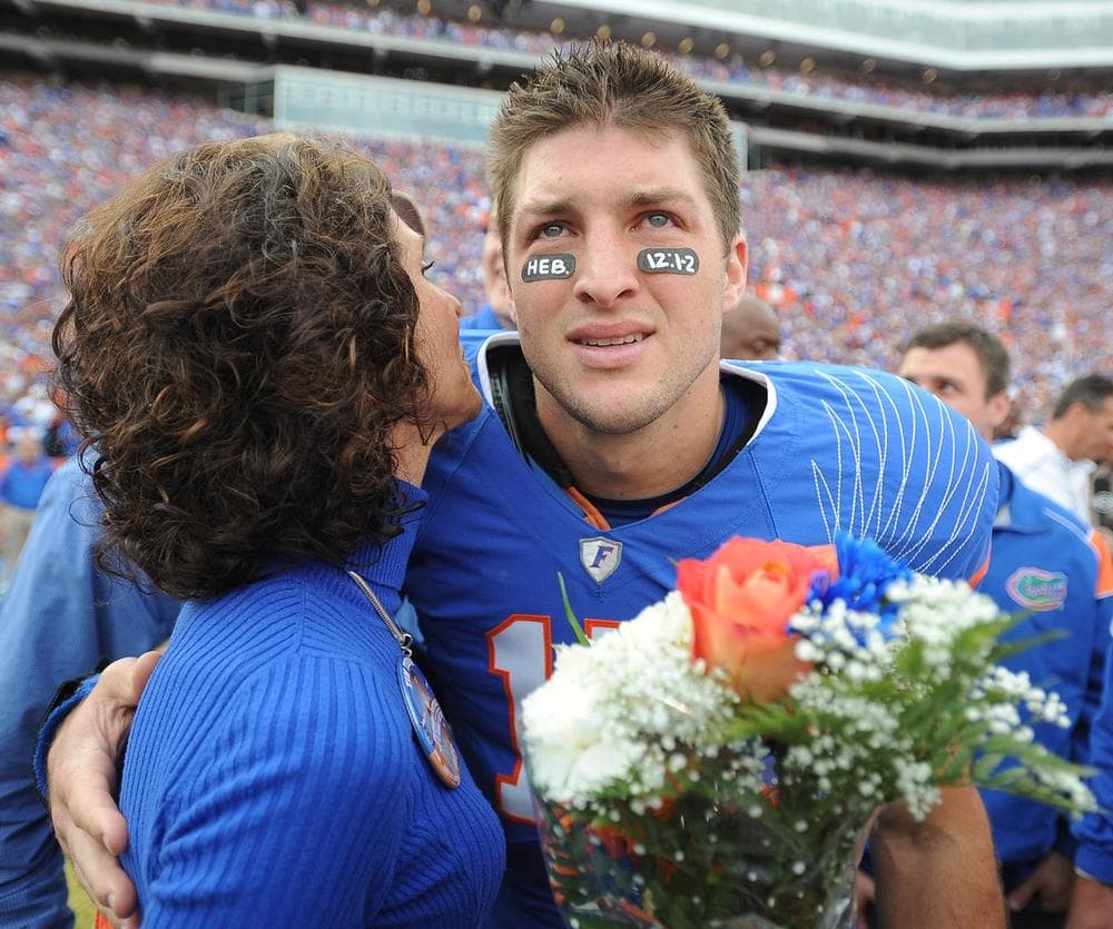 Florida quarterback Tim Tebow embraces his mother in November 2009. (AP) 