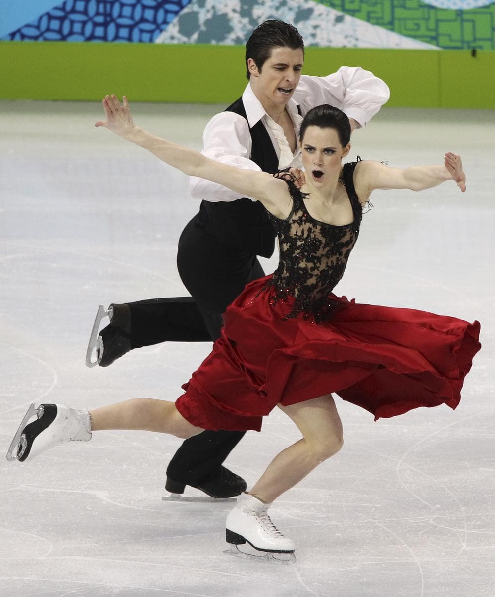 Canada&#039;s Tessa Virtue and Scott Moir perform at the Vancouver 2010 Olympics in Vancouver, Feb. 21, 2010. (AP)