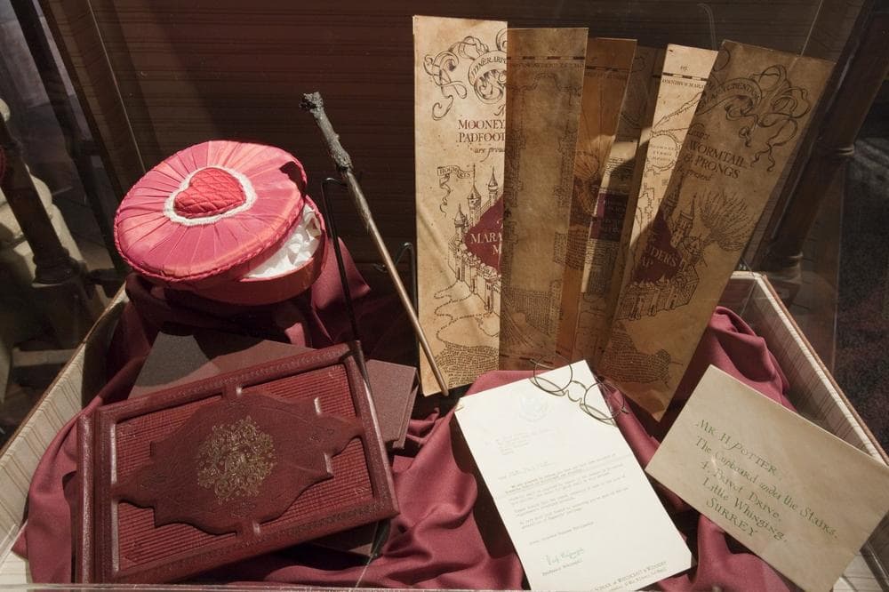 Wand, eyeglasses and the Marauder&#39;s Map from Harry Potter and the Prisoner of Azkaban. (Chris Hollo, Hollo Photographics, Inc.) 