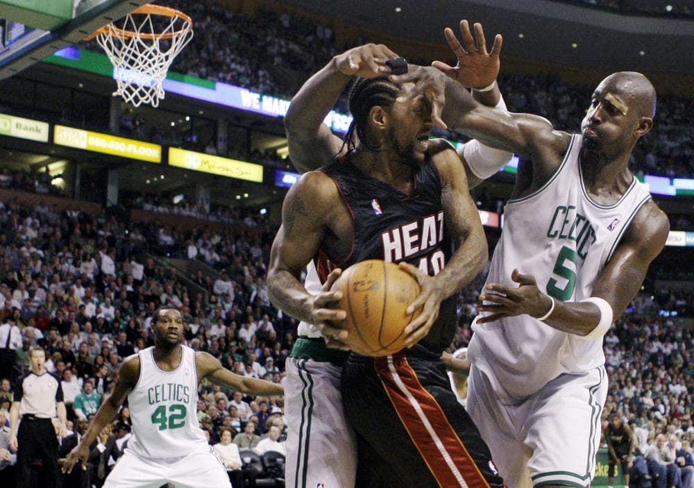 Celtics forwards Kevin Garnett, right, traps Miami Heat forward Udonis Haslem.(AP Photo/Charles Krupa) 