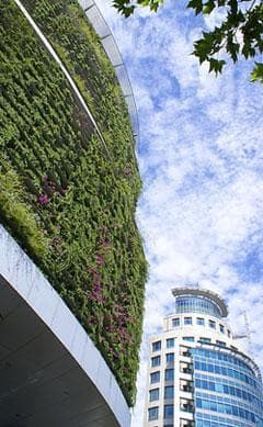 Green building in Santiago, Chile (Photo: nielsvk/flickr.com)
