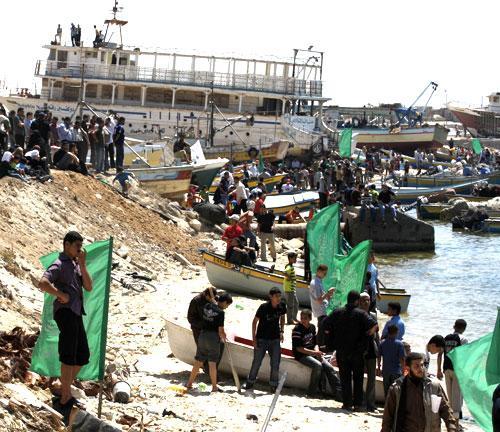 Palestinian Hamas supporters gather in Gaza&#039;s seaport to protest Israel&#039;s interception of Gaza-bound ships near the seaport in Gaza City, Monday, May 31, 2010. (AP)