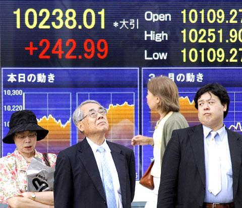 The view before a stock price indicator in Tokyo, June 21, 2010. (AP)