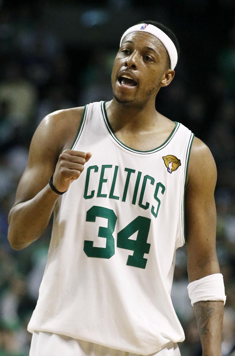 Pierce makes it official, re-signs with Celtics