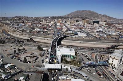A view of Santa Fe bridge that links the Mexican city of Ciudad Juarez, bottom, with the U.S. city of El Paso.  (AP)