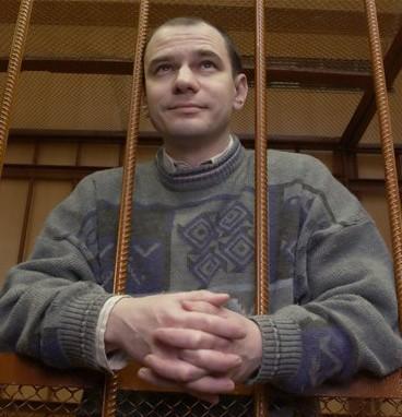 Igor Sutyagin behind bars in 2004 in a Moscow court.  (AP)