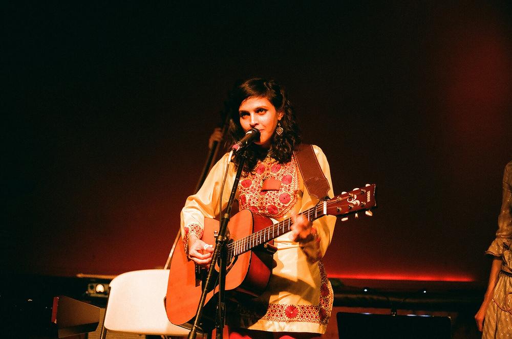 Afghan-American Ariana Delwari at a recent performance. (Flickr/Shaylasaurus)