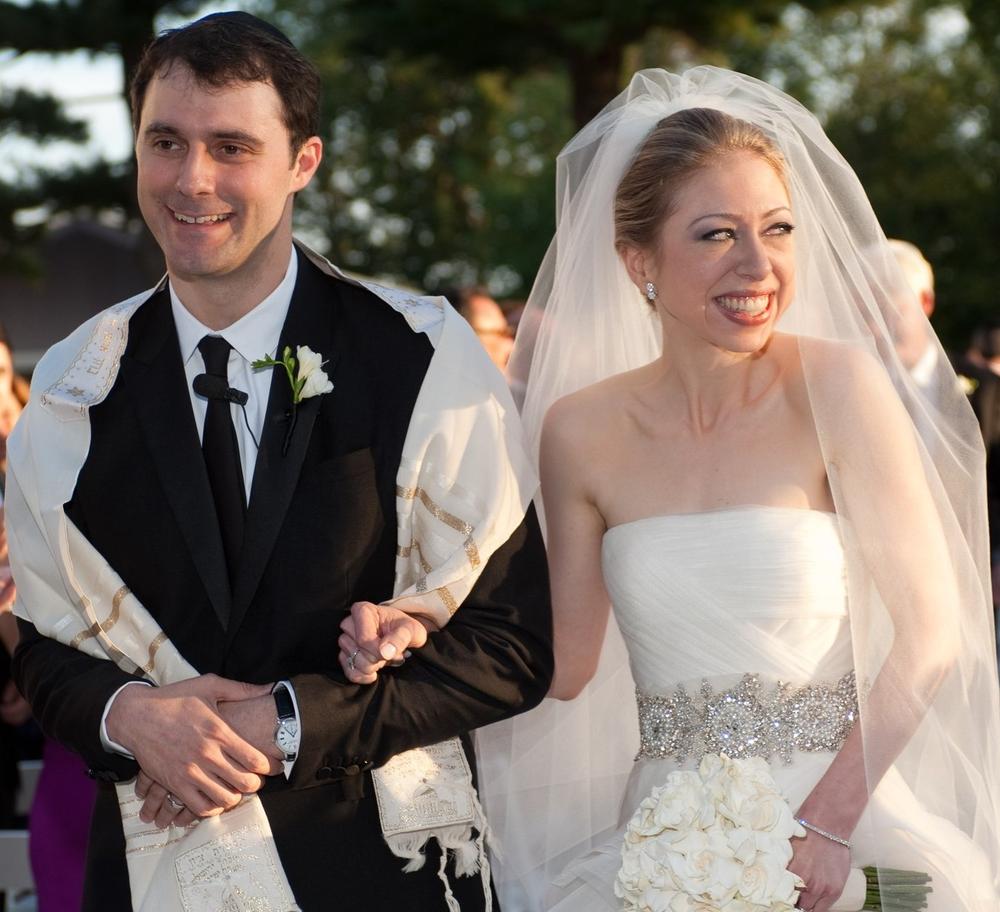 Chelsea Clinton and Marc Mezvinsky walk past well-wishers during their wedding in Rhinebeck, N.Y. (AP Photo/Genevieve de Manio ) 
