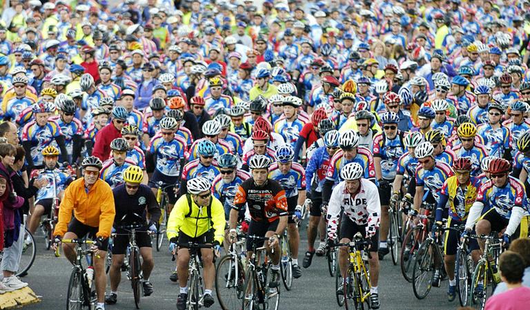 Hundreds of cyclists leave the starting line at the 25th annual Pan-Massachusetts Challenge in 2004. (AP/PMC)