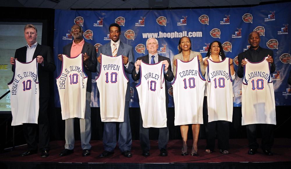 The Naismith Memorial Basketball Hall of Fame class poses with their jerseys, Monday, April 5, 2010, in Indianapolis. Receipients, from left, are Larry Bird who is representing the 1992 USA Olympic team, Walt Bellamy who is representing the 1960 Olympic team, Scottie Pippen, Robert Hurley Sr., Cynthia Cooper, Donna Johnson wife of Dennis Johnson and Terry Johnson, brother of Gus Johnson. (AP)