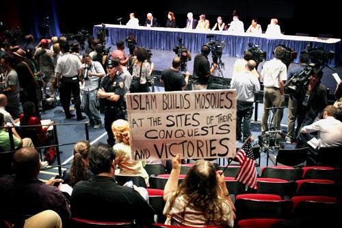 An opponent of the proposed mosque near Ground Zero at a meeting of the New York Landmarks Preservation Commission, Aug. 3, 2010. The commission voted not to landmark the building, making way for the construction of the mosque. (AP)