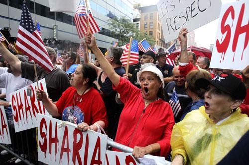 People participate in a rally against a proposed mosque and Islamic community center near Ground Zero in New York, Aug. 22, 2010. (AP)