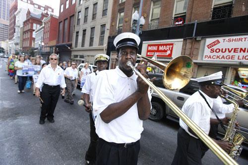 A symbolic jazz funeral for victims of Hurricane Katrina, as the fifth anniversary arrives of the storms in New Orleans, Aug. 25, 2010. (AP)