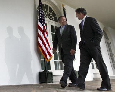 National Economic Council Director Larwrence Summers, left, and Treasury Secretary Timothy Geithner walk back to the Oval Office. (AP)