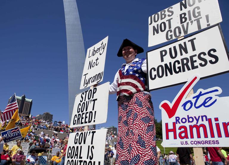 Attendees at a tea party rally in St. Louis, MO. (AP)