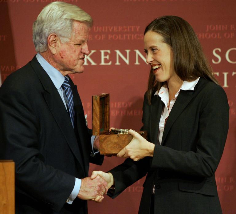 Wendy Kopp, founder of Teach for America, receives the John F. Kennedy New Frontier Award from Sen. Edward Kennedy in 2004. (AP)