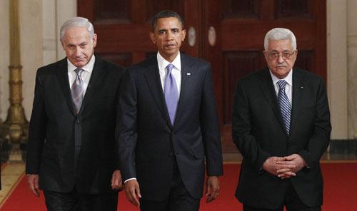 President Barack Obama walks with Israel&#039;s Prime Minister Benjamin Netanyahu and Palestinian President Mahmoud Abbas at the White House, Sept. 1, 2010. (AP)