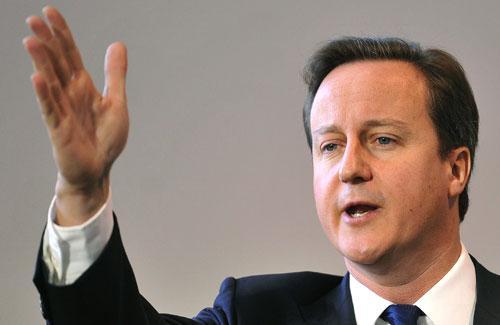 Britain&#039;s Prime Minister David Cameron talking about defense budget cuts in Northwood near London, Oct. 19, 2010. (AP)
