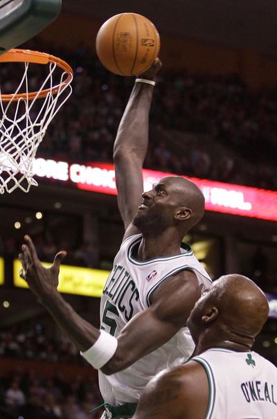 Boston Celtics forward Kevin Garnett dunks the ball during second-quarter against the Washington Wizards at the Garden in Boston on Wednesday. (AP)