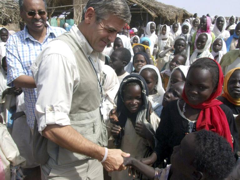 In this photo released by the United Nations and African Mission in Darfur, actor George Clooney, center, visits the Zamzam refugee camp in North Darfur, Sudan. (AP)