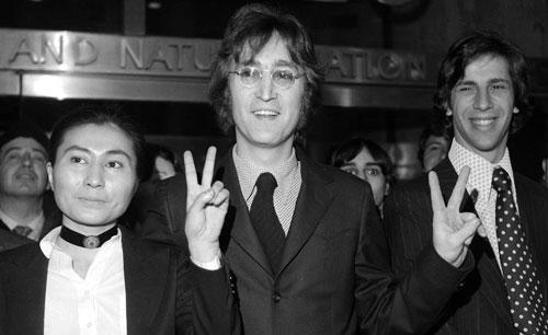 John Lennon and Yoko Ono leave a deportation hearing, 1972, New York. (AP)