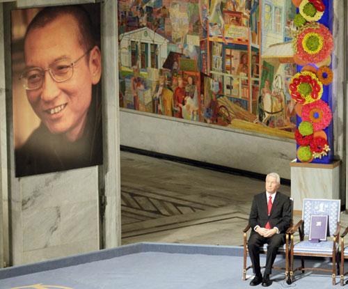 Nobel Commitee chairman Thorbjorn Jagland sits next to an empty chair with the Nobel Peace Prize medal and diploma during a ceremony honoring Nobel Peace Prize laureate Liu Xiaobo in Oslo, Norway, Dec. 10, 2010. (AP) 