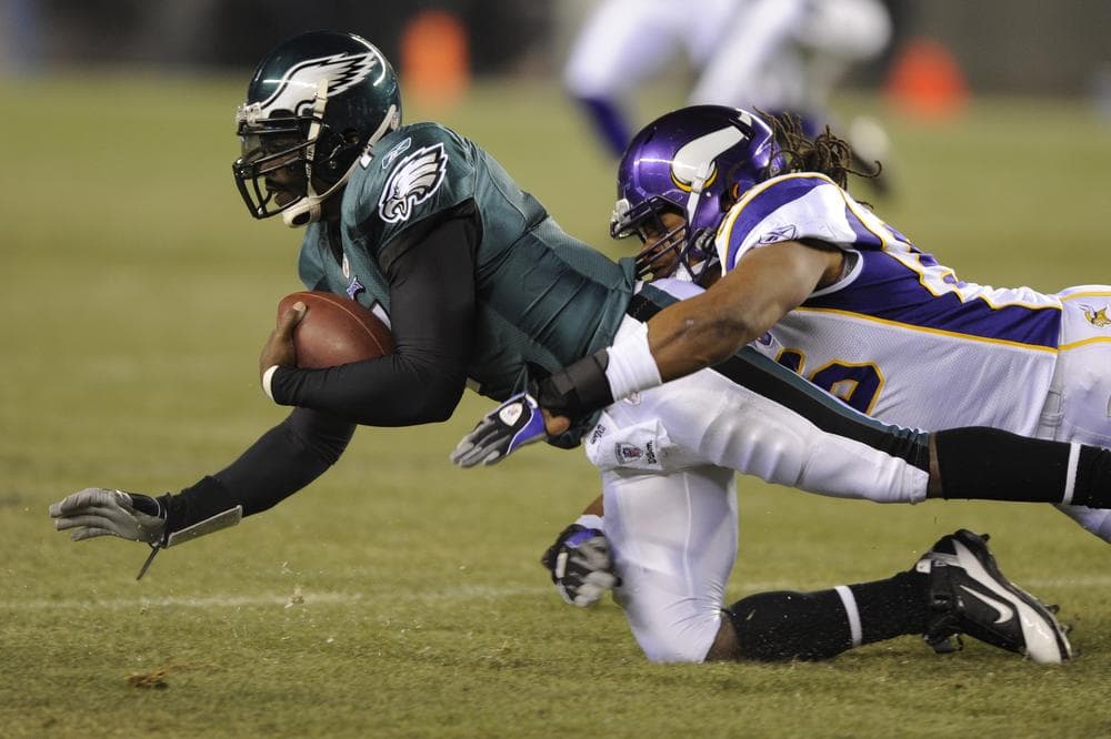Michael Vick (l) and the Eagles came up short in their resecheduled game Tuesday against Minnesota. How Philadelphia will do in the NFL playoffs remains to be seen. (AP Photo/Michael Perez)