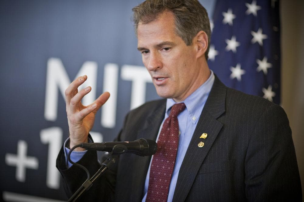 Sen. Scott Brown speaks after touring the MIT Institute for Soldier Nanotechnologies Friday. (Courtesy Dominick Reuter for MIT News)