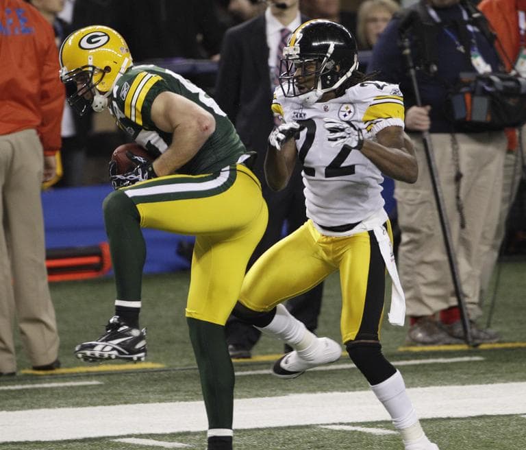 Green Bay Packers&#039; Jordy Nelson catches the ball for a touch down against Pittsburgh Steelers&#039; William Gay (22) in the  the first half of NFL Super Bowl XLV football game in Arlington, Texas, Sunday. (AP)
