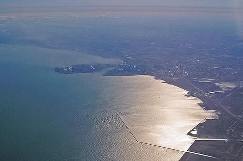 The shore of Lake Michigan. (BitHead/Flickr)